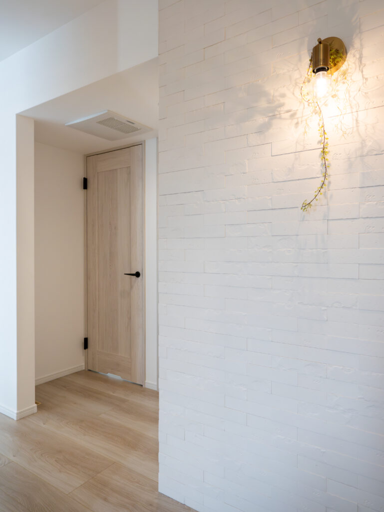 【30坪平屋】西海岸デザインと勾配天井が叶える開放的な暮らし