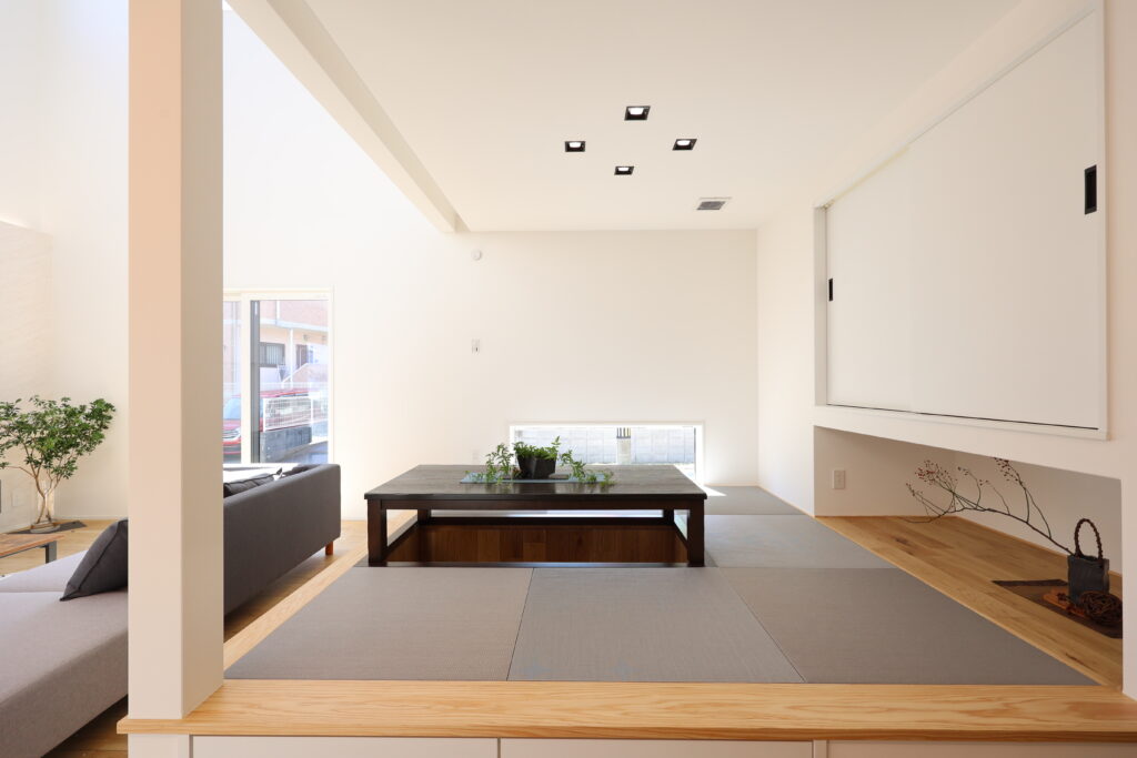 34坪のゆとりを実感。勾配天井×広いLDK×高性能の平屋