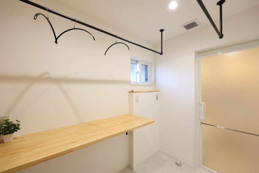 34坪のゆとりを実感。勾配天井×広いLDK×高性能の平屋